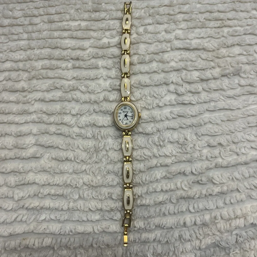 Vintage Ronica Quartz Women's Wristwatch Gold Tone Pearl Accents Needs‎ Battery